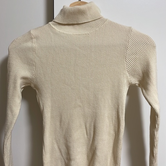 Yesstyle one size cream turtle neck- Never worn - Picture 2 of 2